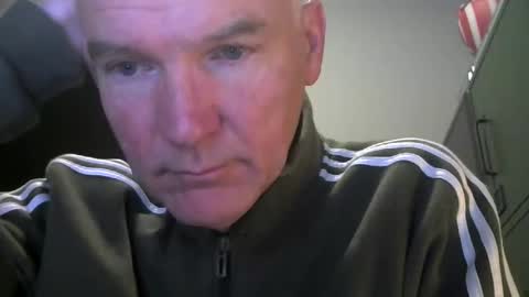 Snapshot of kapitein_rob chatting on 11-18-25, 05:45 Robbie online show from 11-18-25, 05:45