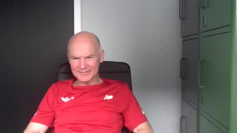 Snapshot of kapitein_rob chatting on 04-15-26, 03:08 Robbie online show from 04-15-26, 03:08