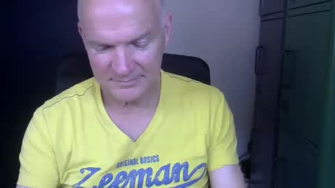 Snapshot of kapitein_rob chatting on 04-23-26, 02:08 Robbie online show from 04-23-26, 02:08