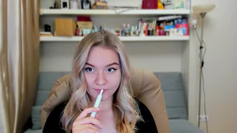 Kara. Off from 15th till 24th of December online show from 11-14-25, 01:26