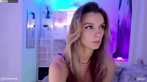 Snapshot of karamelsw chatting on 11-01-25, 12:12 Julia online show from 11-01-25, 12:12