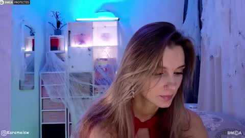 Snapshot of karamelsw chatting on 11-05-25, 11:16 Julia online show from 11-05-25, 11:16