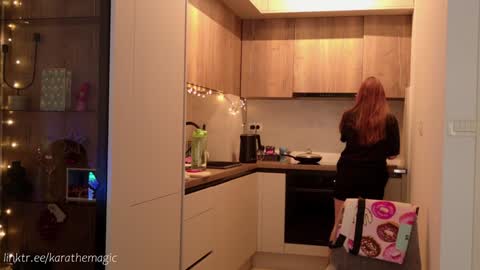 Snapshot of karathemagic chatting on 01-29-25, 09:55 I am here around 5am GMT karathemagic online show from 01-29-25, 09:55