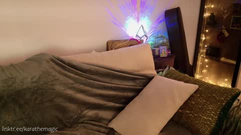 Snapshot of karathemagic chatting on 02-09-25, 04:04 I am here around 5am GMT karathemagic online show from 02-09-25, 04:04