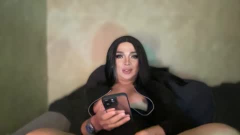 Snapshot of kardeyfynes chatting on 12-19-24, 12:45 MARIA online show from 12-19-24, 12:45