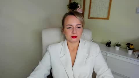 Snapshot of karenenergy chatting on 12-03-25, 06:32 Karenenergy online show from 12-03-25, 06:32