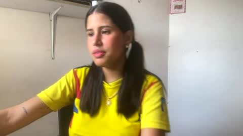 Snapshot of kariina_candy chatting on 06-21-26, 03:36 kariina candy and fox online show from 06-21-26, 03:36