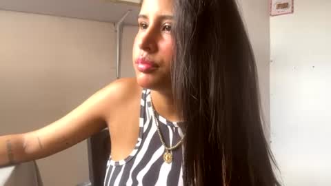 Snapshot of kariina_candy chatting on 06-22-26, 03:31 kariina candy and fox online show from 06-22-26, 03:31