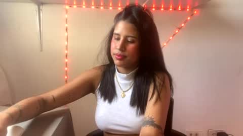Snapshot of kariina_candy chatting on 06-27-26, 03:39 kariina candy and fox online show from 06-27-26, 03:39