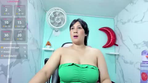Snapshot of karime_sexygirl chatting on 01-19-26, 11:14 Karime online show from 01-19-26, 11:14