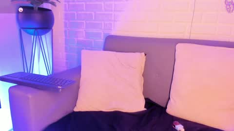 Snapshot of karina_gomez_18 chatting on 01-25-25, 06:23 Kari online show from 01-25-25, 06:23
