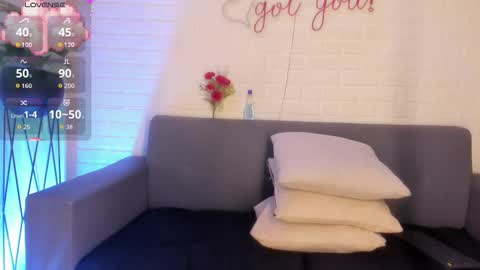 Snapshot of karina_gomez_18 chatting on 09-27-25, 11:48 Kari online show from 09-27-25, 11:48