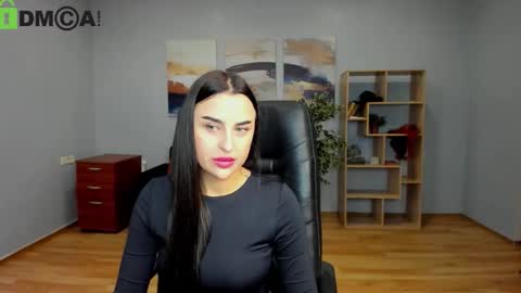 Karina Nolan online show from 11-17-25, 07:36