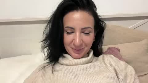 Snapshot of karinablair chatting on 12-22-24, 02:39 Karina online show from 12-22-24, 02:39