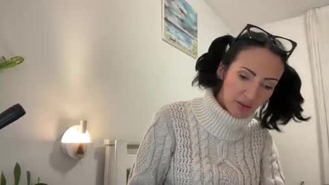 Snapshot of karinablair chatting on 02-28-25, 04:42 Karina online show from 02-28-25, 04:42