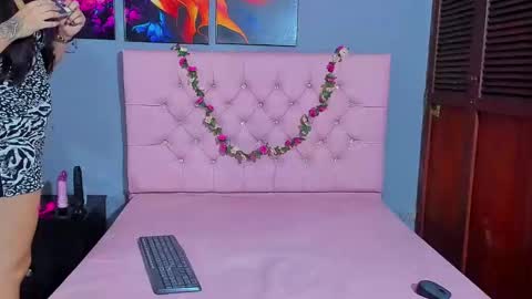 karinatompson online show from 11-25-25, 08:31