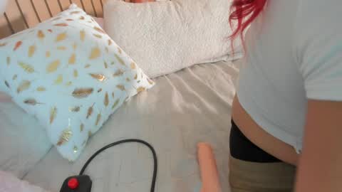 Karla Gonzaless online show from 04-19-26, 10:58