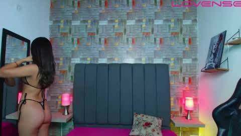 Snapshot of karla_latin_ chatting on 04-19-26, 01:43 Karla online show from 04-19-26, 01:43
