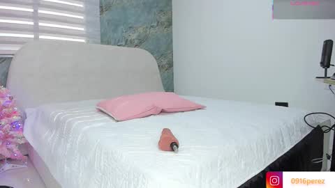 karolina  online show from 11-22-25, 07:13