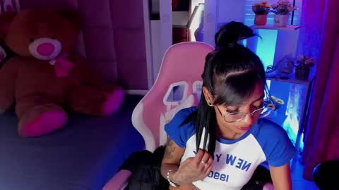 karlaslutskinny__ online show from 03-06-26, 04:25