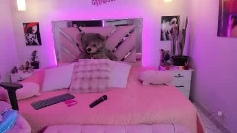 Snapshot of karly_moonn chatting on 06-17-26, 11:56 Karly Moonns online show from 06-17-26, 11:56