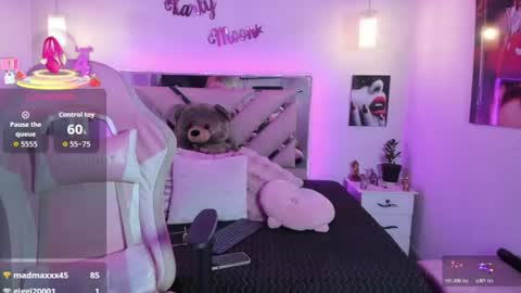 Snapshot of karly_moonn chatting on 06-26-26, 01:10 Karly Moonns online show from 06-26-26, 01:10