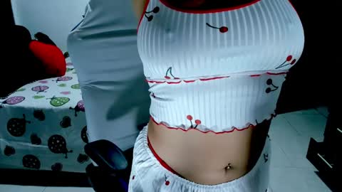 Snapshot of karly_shiine_ chatting on 04-07-26, 12:00 karly. online show from 04-07-26, 12:00