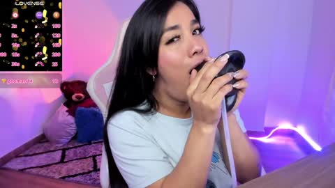 Snapshot of karol_ivonne chatting on 12-12-24, 11:25 karol online show from 12-12-24, 11:25