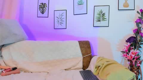 Snapshot of karol_w10 chatting on 11-11-25, 12:16 karol_w10 online show from 11-11-25, 12:16