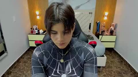 Karol and Luna online show from 10-31-25, 07:48