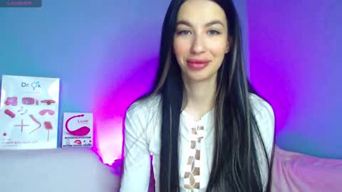Snapshot of karolina_hottie_ chatting on 12-08-24, 03:21 Kira online show from 12-08-24, 03:21