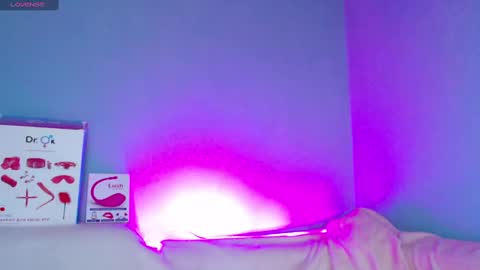 Snapshot of karolina_hottie_ chatting on 12-08-24, 06:22 Kira online show from 12-08-24, 06:22