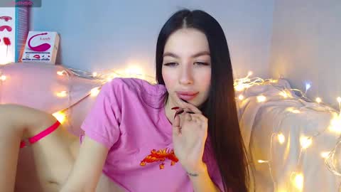 Snapshot of karolina_hottie_ chatting on 02-05-25, 04:06 Kira online show from 02-05-25, 04:06