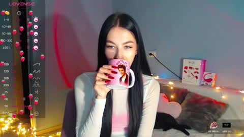 Snapshot of karolina_hottie_ chatting on 09-20-25, 01:06 Kira online show from 09-20-25, 01:06