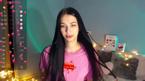 Snapshot of karolina_hottie_ chatting on 09-23-25, 02:25 Kira online show from 09-23-25, 02:25