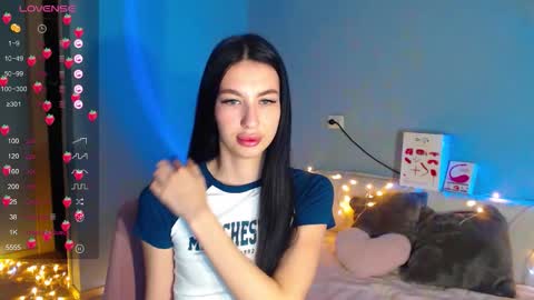 Snapshot of karolina_hottie_ chatting on 10-20-25, 01:50 Kira online show from 10-20-25, 01:50