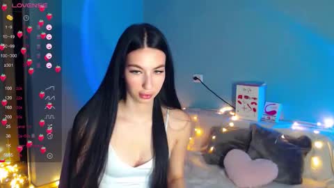 Snapshot of karolina_hottie_ chatting on 10-24-25, 02:30 Kira online show from 10-24-25, 02:30