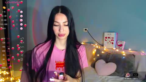 Snapshot of karolina_hottie_ chatting on 11-08-25, 01:17 Kira online show from 11-08-25, 01:17