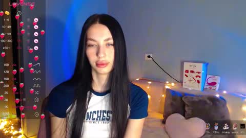 Snapshot of karolina_hottie_ chatting on 11-20-25, 02:23 Kira online show from 11-20-25, 02:23