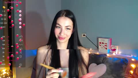 Snapshot of karolina_hottie_ chatting on 11-24-25, 01:38 Kira online show from 11-24-25, 01:38