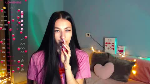 Snapshot of karolina_hottie_ chatting on 11-25-25, 02:11 Kira online show from 11-25-25, 02:11