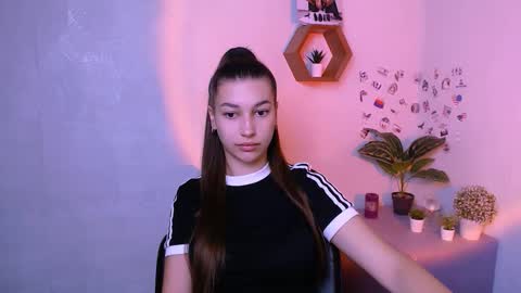 Karolina online show from 09-30-25, 05:12