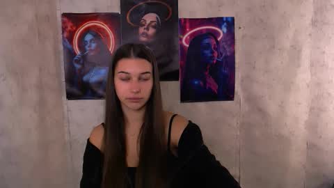 Karolina online show from 10-25-25, 05:48
