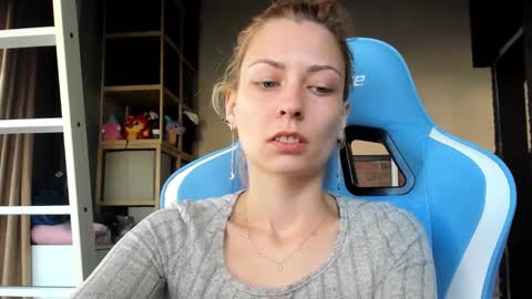 karoline121 online show from 10-28-25, 09:02