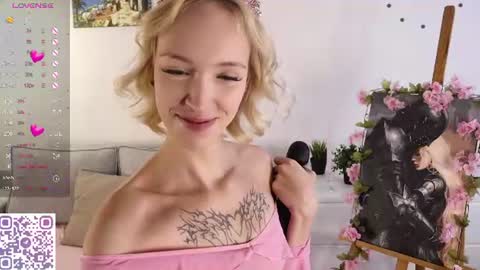Snapshot of karoline__white_ chatting on 08-07-26, 10:12 Karoline online show from 08-07-26, 10:12