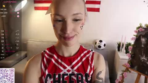 Snapshot of karoline__whitee chatting on 06-30-26, 10:44 Karoline online show from 06-30-26, 10:44