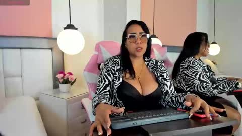 karolwest_ online show from 11-01-25, 12:40