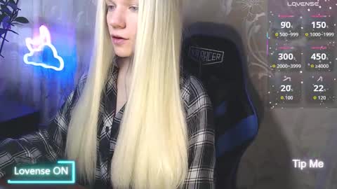 Caroline Fox online show from 03-20-26, 09:03