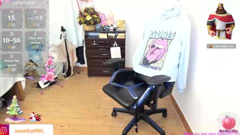 Snapshot of kat_ly_chan chatting on 12-20-24, 10:32 Kat       online show from 12-20-24, 10:32