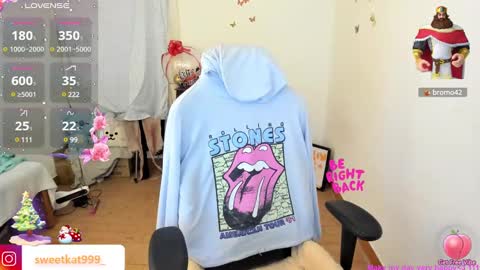 Snapshot of kat_ly_chan chatting on 12-28-24, 07:54 Kat       online show from 12-28-24, 07:54